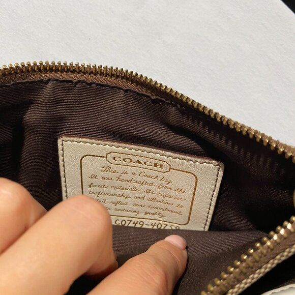Vintage Coach Clutch Bag (2005) - Picture 4 of 7
